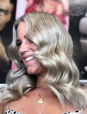 Blond Quick Service av Creative Headz